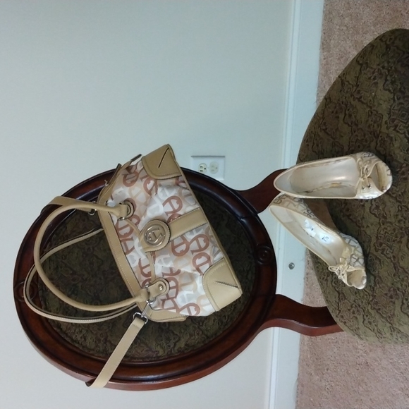 A set - Picture 3 of 4